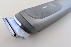Eine integrierte LED-Leuchte erleichtert die Rasur bei schlechter Sicht deutlich. (Foto: Testsieger.de)
